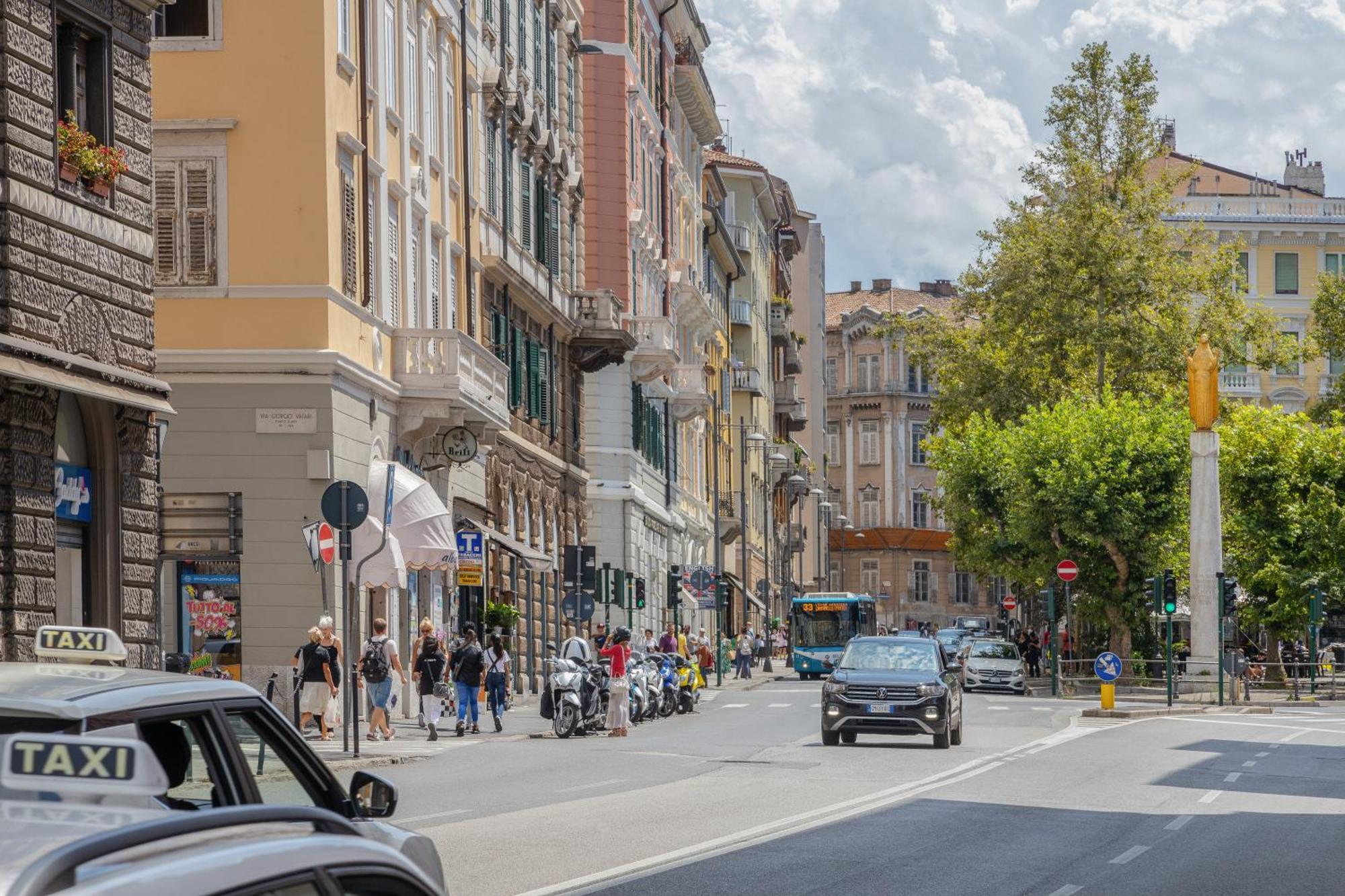 Blake, Attico Centrale Con Parcheggio A Trieste Eksteriør billede